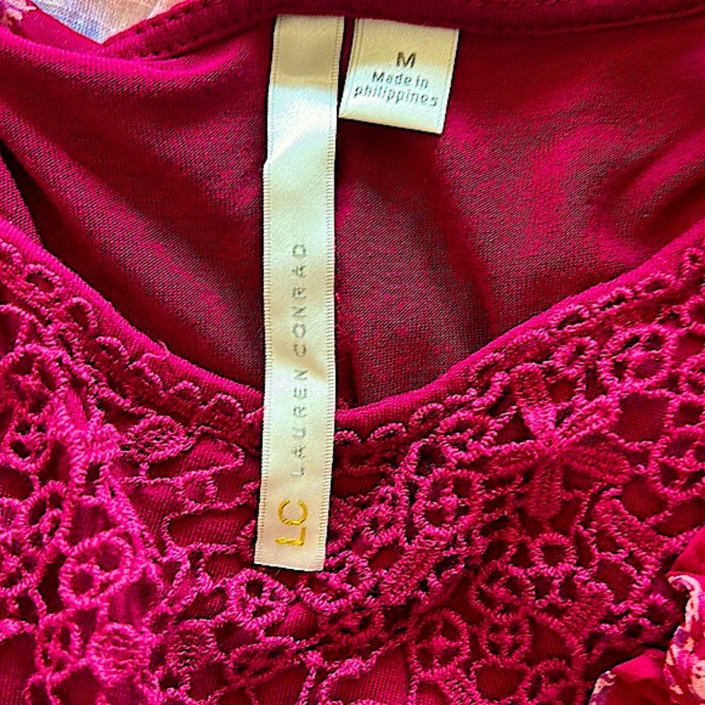 Lauren Conrad Butterfly Sleeve Raspberry Floral Top **Size M** - Picture 5 of 5